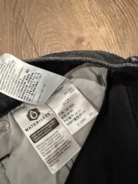 Levi's Black Frayed High-Rise Denim Shorts - Picture 3 of 3